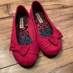 American Eagle hot pink flat shoes